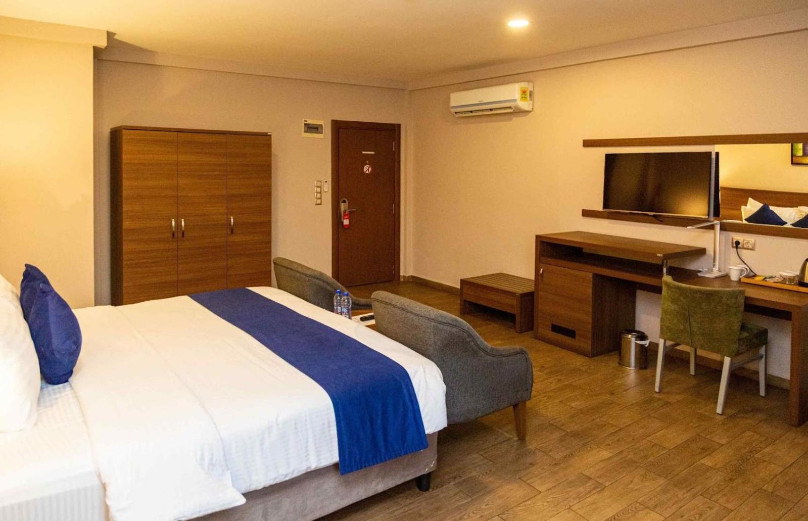 Ah Hotel And Conferences Madina Exterior photo