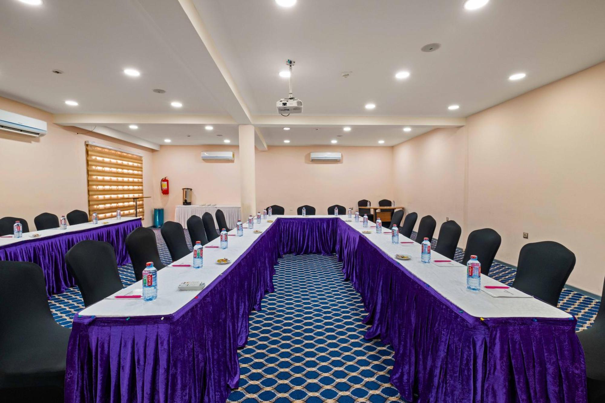 Ah Hotel And Conferences Madina Exterior photo