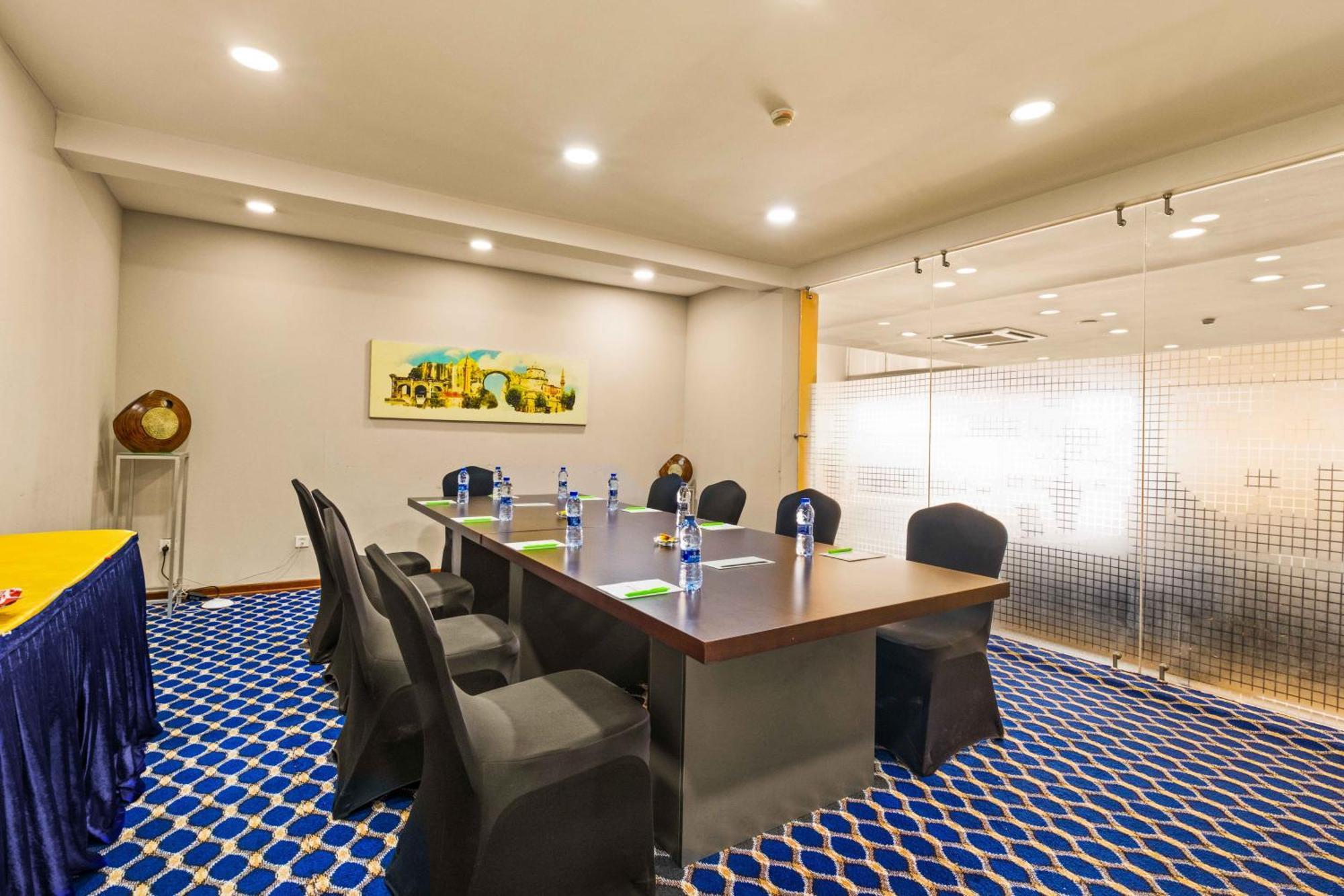 Ah Hotel And Conferences Madina Exterior photo
